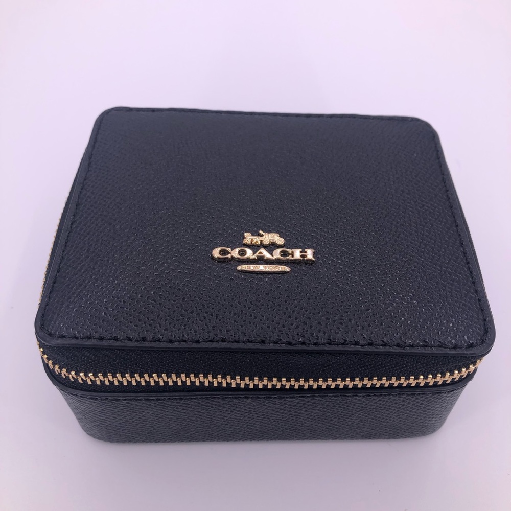 🌟 Coach travel sized jewelry box